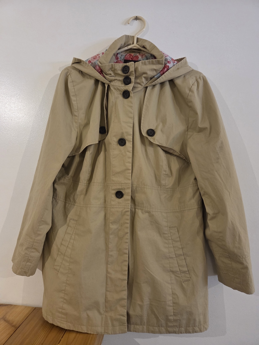 Jessica Beige Trench Coat with Floral Lining - Picture 2 of 9